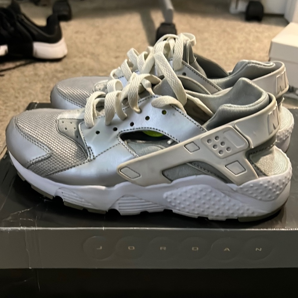 Nike Silver Huarache size 5.5Y (7 womens)